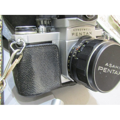 417 - VINTAGE CAMERAS, a Pentax camera together with a Praktica camera