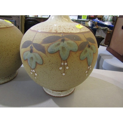 421 - STUDIO POTTERY, an Isle of Arran pottery plate depicting sheep together with other various studio ju... 