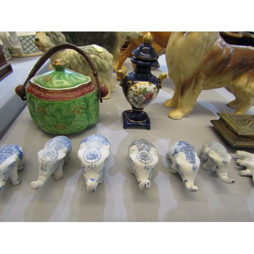 424 - BESWICK HORSE, a model of a Beswick Horse (damaged ear) together with 4 various pottery dog ornament... 