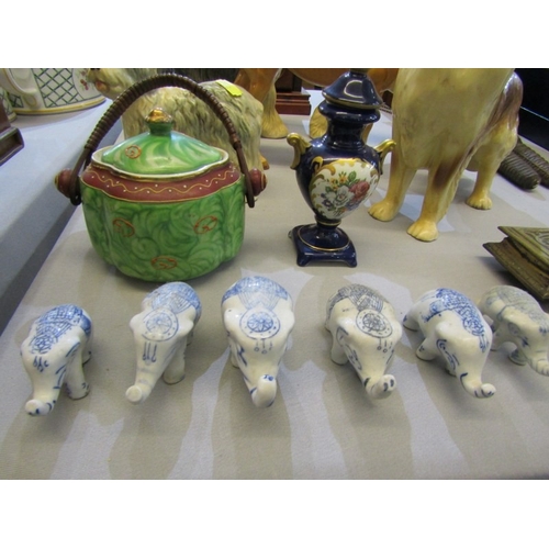 424 - BESWICK HORSE, a model of a Beswick Horse (damaged ear) together with 4 various pottery dog ornament... 