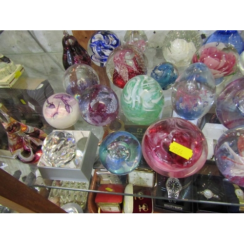 439 - LARGE COLLECTION OF PAPERWEIGHTS, collection of approx. 24 assorted paperweights, various makers and... 