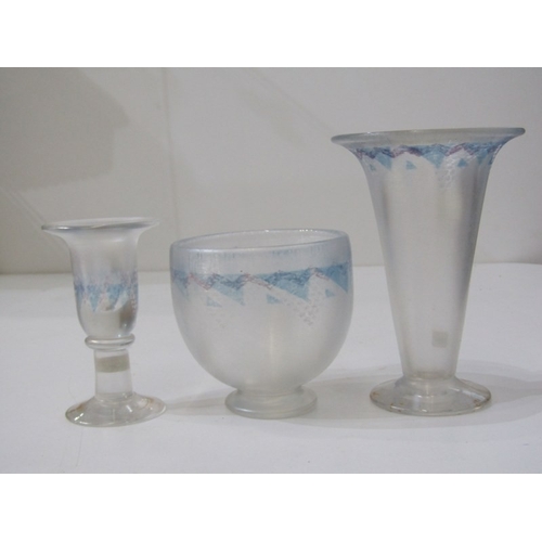446 - ART GLASSWARE, 2 blue veined art glass vases, Jack in the pulpit vase & various other art glass (11 ... 
