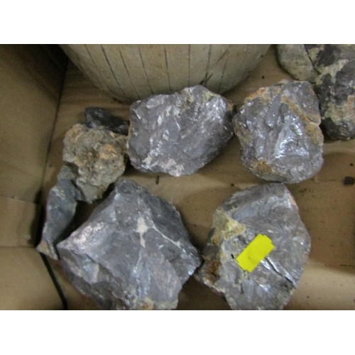 526 - STONES/MINERALS, box of uncut stones and minerals to include pyromorphite, etc