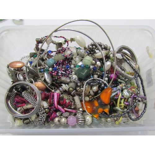 564 - COSTUME JEWELLERY, tub of various costume jewellery including chains, necklace, bracelets, etc