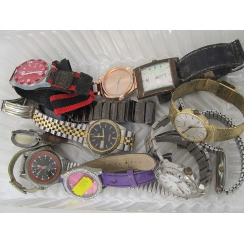 577 - WATCHES & LIGHTERS, collection of 10 gents wrist watches, also fashion lighters