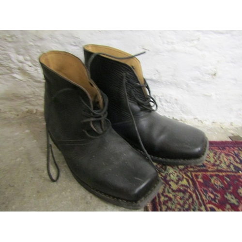 624 - CONFEDERATE ARMY UNIFORMS, replica confederate army tunics, trousers and boots