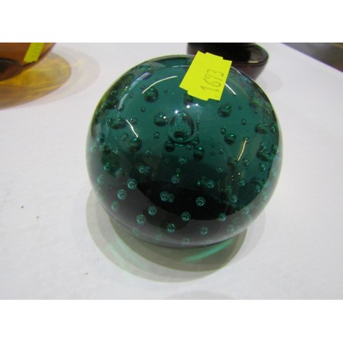 425 - GLASS PAPERWEIGHTS, apple design bubble paperweight, other bubble paperweights, 2 Caithness glass pa... 