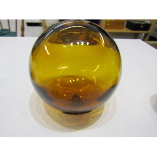 425 - GLASS PAPERWEIGHTS, apple design bubble paperweight, other bubble paperweights, 2 Caithness glass pa... 