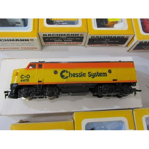 229 - BACHMANN HO SERIES, crane car and boom tender, 89 tri level car transporter with 15 autos, Bud and t... 