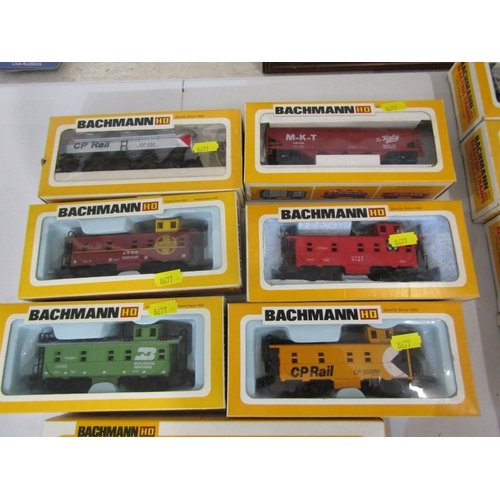 231 - BACHMANN HO SERIES, Northern 4-8-4 8 drive wheels and 56 tender, All door box car no 1220, steel plu... 