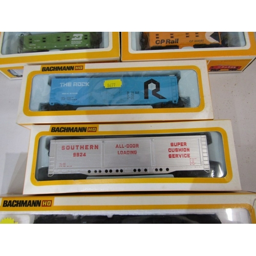 231 - BACHMANN HO SERIES, Northern 4-8-4 8 drive wheels and 56 tender, All door box car no 1220, steel plu... 