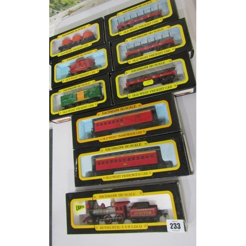 233 - BACHMANN HO SERIES, American 4-4-0 locomotive Central Pacific no 0670, Old time combine Central Paci... 