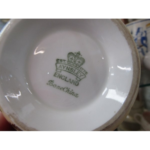 660 - TEA SET, an Aynsley bone china tea service consisting of milk jug, sugar bowl, 6 trio's and a sandwi... 