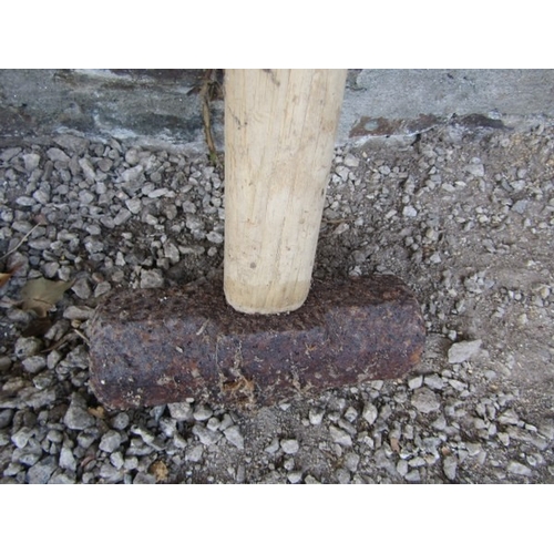679 - TOOLS, sledge hammer and axe