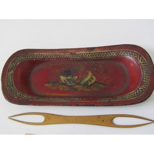 747 - VINTAGE PACKAGING, a Savon Nirvana decorative soap box, together with a toleware bird decorated snuf... 