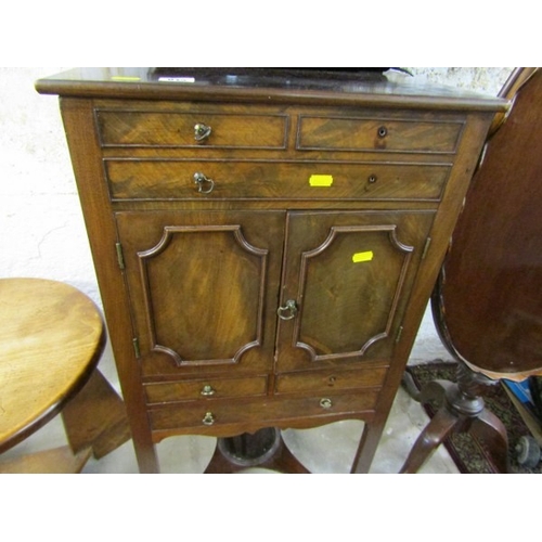 813 - CABINET, an Edwardian mahogany 2 door cabinet, 88cm height