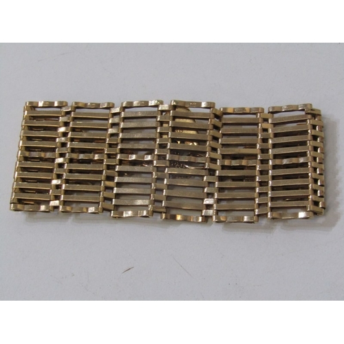 66 - GOLD GATE LINK BRACELET WITH PADLOCK CLASP, 9ct yellow gold 11 bar gate link bracelet on 9ct gold cl... 