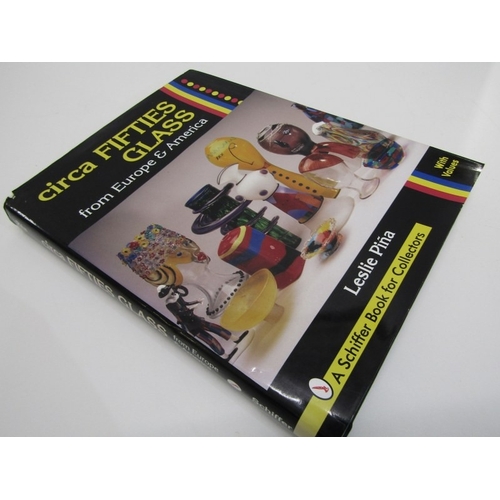 61 - ANTIQUE REFERENCE BOOKS, 4 antique reference books, 50s glass, by Schiffer, 