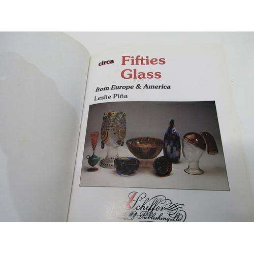 61 - ANTIQUE REFERENCE BOOKS, 4 antique reference books, 50s glass, by Schiffer, 