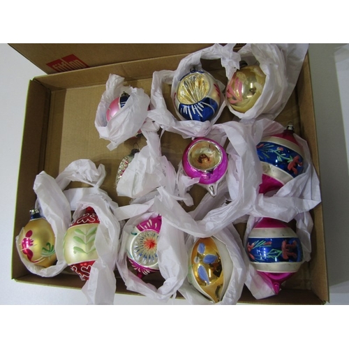 72 - VINTAGE CHRISTMAS DECORATIONS, a box containing a quantity of vintage Christmas tree baubles