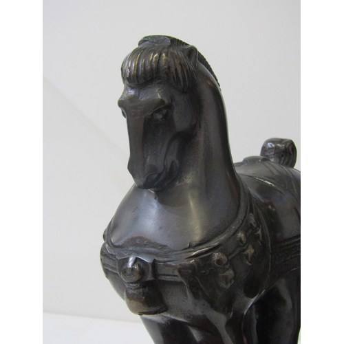 78 - ITALIAN STYLE HORSE, a stylized Italian horse on rectangular form plinth, 26cm height