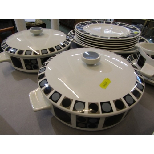 55 - MIDWINTER 'FOCUS' DINNER WARE, a quantity of Midwinter Focus dinnerware comprising tureens, dinner, ... 