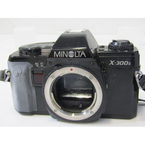14 - PHOTOGRAPHY, Pentax P30N with zoom lense, 2 x XG-1 Minolta camera (a/f), Minolta X-300s camera, Mino... 