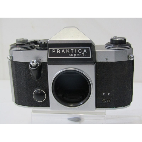 16 - PHOTOGRAPHY, various vintage cameras;  cased Yashica TL Electro X with accessories, Praktica BMS ele... 