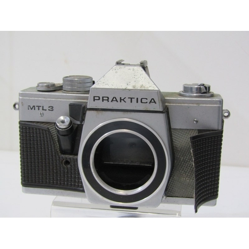 16 - PHOTOGRAPHY, various vintage cameras;  cased Yashica TL Electro X with accessories, Praktica BMS ele... 