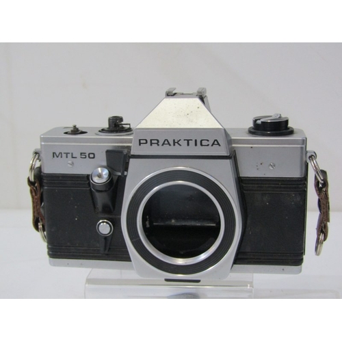 16 - PHOTOGRAPHY, various vintage cameras;  cased Yashica TL Electro X with accessories, Praktica BMS ele... 