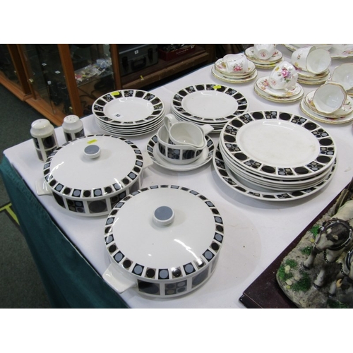 55 - MIDWINTER 'FOCUS' DINNER WARE, a quantity of Midwinter Focus dinnerware comprising tureens, dinner, ... 
