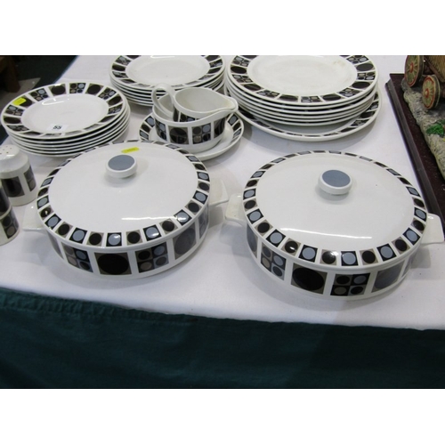 55 - MIDWINTER 'FOCUS' DINNER WARE, a quantity of Midwinter Focus dinnerware comprising tureens, dinner, ... 