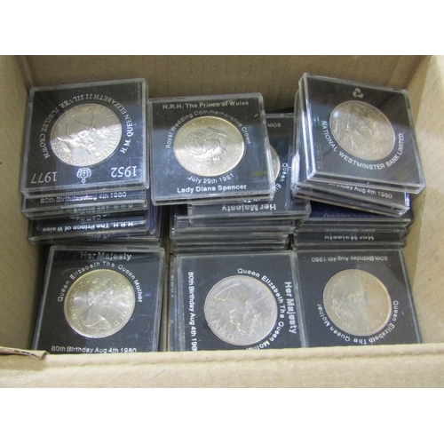 49 - A box of modern crowns x 52 mostly in perspex cases, including a 1951 FoB crown with CoA