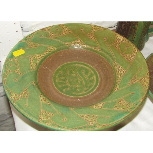 19 - STUDIO POTTERY, 12 pieces of various studio pottery, some bearing initials 'C.B.', including bowls, ... 
