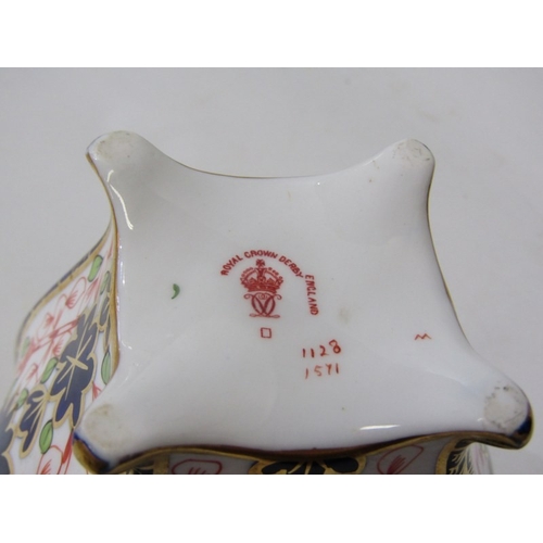 28 - ROYAL CROWN DERBY, a Royal Crown Derby vase in the Old Imari 1128 pattern, 11.5cm height, together w... 