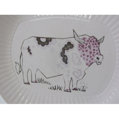 31 - RETRO BEEF EATER STEAK PLATES, 5 Beefeater English Ironstone steak plates, each  with colourful desi... 