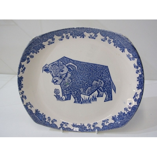 31 - RETRO BEEF EATER STEAK PLATES, 5 Beefeater English Ironstone steak plates, each  with colourful desi... 