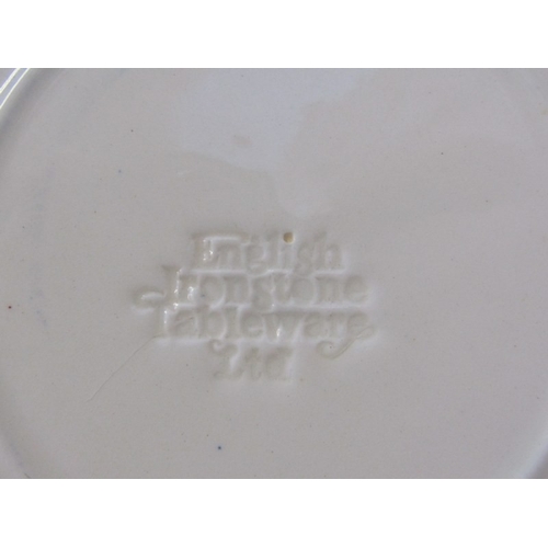 31 - RETRO BEEF EATER STEAK PLATES, 5 Beefeater English Ironstone steak plates, each  with colourful desi... 