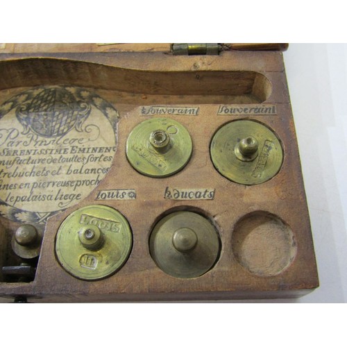 60 - ANTIQUE FRENCH COINWEIGHT SET, an interesting part set of French brass weights for weighing various ... 