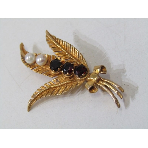 14 - GARNET & PEARL BAR BROOCH, 9ct yellow gold leaf design bar brooch, set 3 garnets and 2 pearls, 4.3 g... 