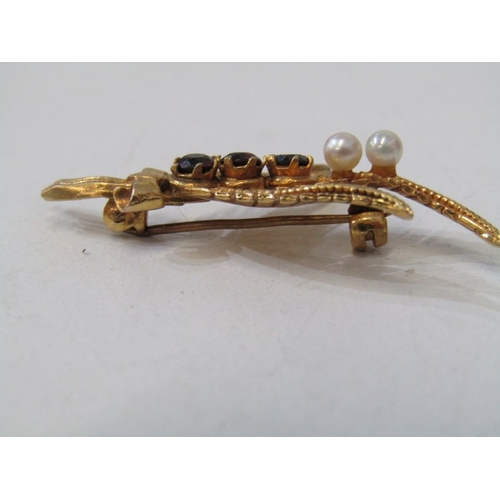 14 - GARNET & PEARL BAR BROOCH, 9ct yellow gold leaf design bar brooch, set 3 garnets and 2 pearls, 4.3 g... 