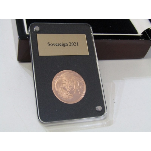 16 - GOLD SOVEREIGN 2001: Elizabeth II gold proof sovereign 