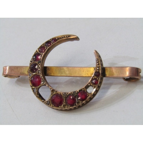 3 - VINTAGE GARNET BROOCHES, 2 X 9ct yellow gold brooches, 1 bar brooch with set central garnet, other s... 