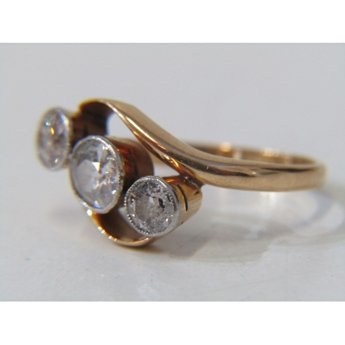38 - 3 STONE DIAMOND RING, 18ct yellow gold ring, set 3 graduated round brilliant cut diamonds in a cross... 