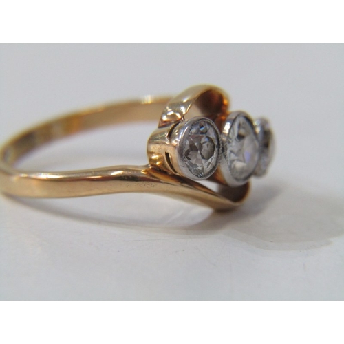 38 - 3 STONE DIAMOND RING, 18ct yellow gold ring, set 3 graduated round brilliant cut diamonds in a cross... 