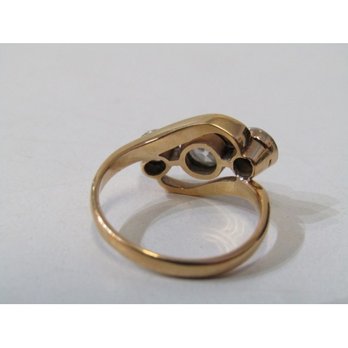 38 - 3 STONE DIAMOND RING, 18ct yellow gold ring, set 3 graduated round brilliant cut diamonds in a cross... 