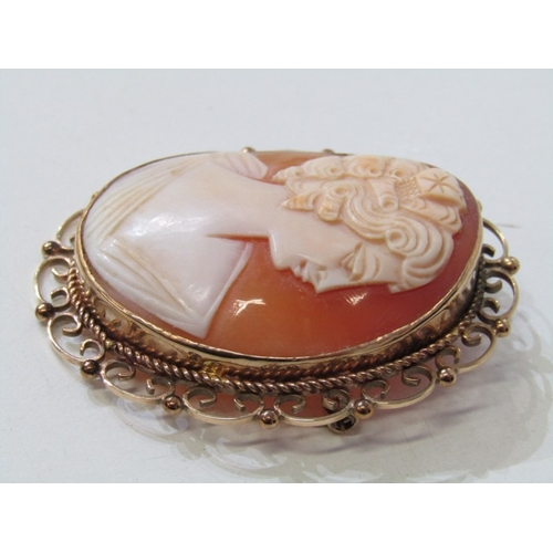 40 - CAMEO JEWELLERY, large oval cameo brooch set portrait of a lady, in a 9ct gold mount, 6cm diameter, ... 