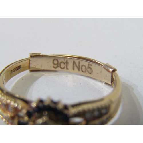 43 - DIAMOND & SAPPHIRE CLUSTER RING, an 18ct yellow gold ring set a central diamond of approx 0.75 ct su... 