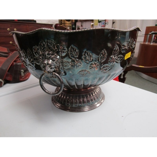 511 - ANTIQUE METALWARE, a 19th century copper kettle of typical form, 28cm height, together with a vintag... 