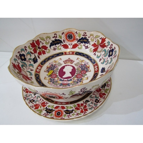 23 - COMMEMORATIVE WARE, a Royal Worcester porcelain bowl made to commemorate 60 years of marriage of Que... 